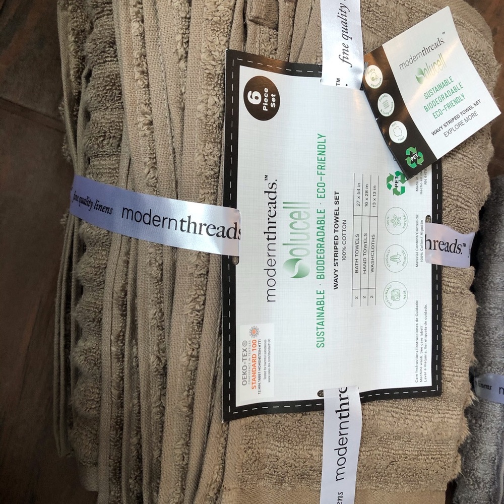Modern Threads beige luxe towel set NWT
